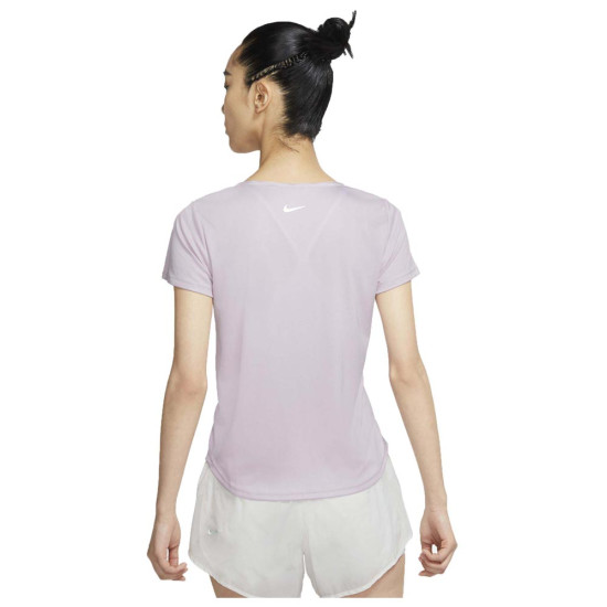 Nike Γυναικεία κοντομάνικη μπλούζα Nike Γυναικεία κοντομάνικη μπλούζα